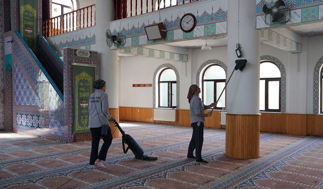 Eskişehir'de camiler bayrama hazırlanıyor