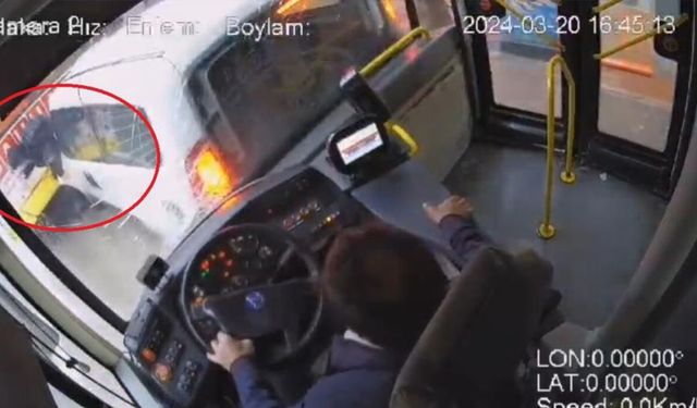 Otobüs şoförü uykuya daldı, önündeki araca çarptı... Lise öğrencisi iki aracın arasında böyle sıkıştı