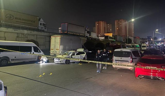 Küçükçekmece’de bir otomobil dur ihtarına uymadı: 1 polis yaralandı