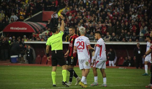 Facia maçlar yönettiler