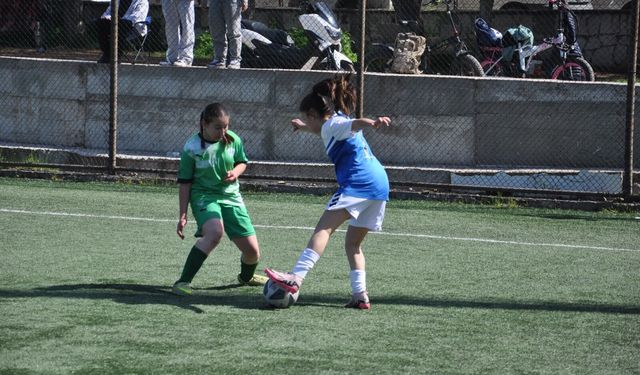 U 15 kızlarda mücadeleye devam