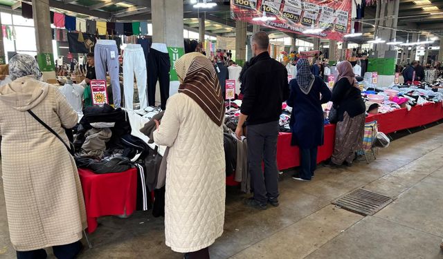 Eskişehir’de Bayram Pazarı’na yoğun ilgi