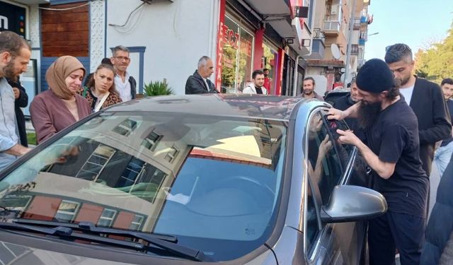 Bebek arabada kilitli kaldı; genç anne büyük korku yaşadı