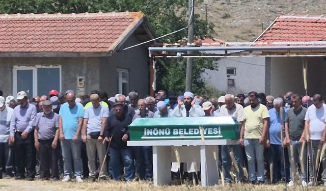 Eskişehir'de 5 kişiyi bıçaklayıp cezaevinde canına kıyan Arda Küçükyetim defnedildi
