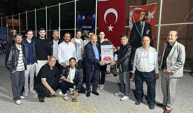 Sütlüce şampiyonluğunu kutladı