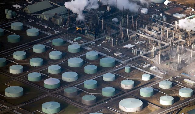 Hürmüz krizi enerji piyasasını vurdu: ABD petrol stokları 2004’ten bu yana en düşük seviyede