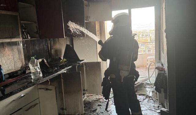 Apartman dairesinde çıkan yangın zorlukla söndürülebildi
