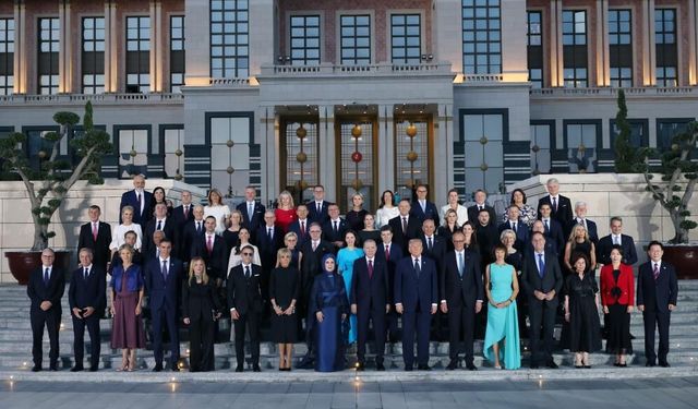 NATO liderleri Külliye'de aile fotoğrafında buluştu