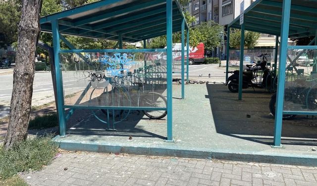 Eskişehir'de bisiklet parkları bakım bekliyor