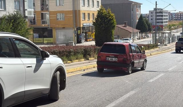 Eskişehir'de zincirleme tehlike: Kazaya neden olduğu iddia edilen sürücü kaçtı