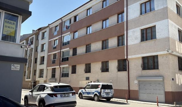 Eskişehir’de kötü koku ihbarı üzerine girilen evde cansız beden bulundu