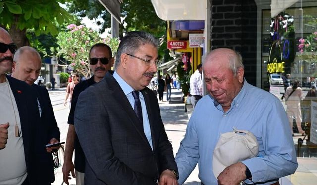 Eskişehir'de duygulandıran buluşma: Vali Yılmaz eski tanıdığıyla yıllar sonra karşılaştı