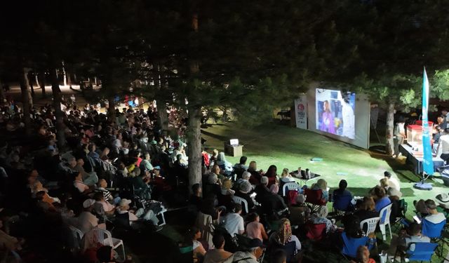 Büyükşehir’den yaz akşamlarına Yeşilçam dokunuşu: Açık hava sinema geceleri devam ediyor