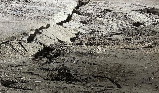 Burdur'da sağanak sonrası köprü yolunda çökme