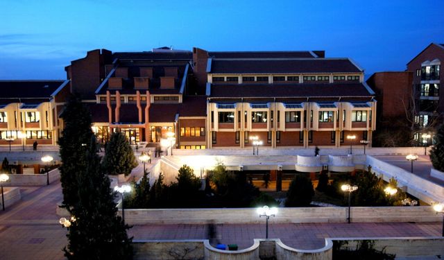 Anadolu Üniversitesi Kütüphanesi bilgiye erişimde öncü olmaya devam ediyor