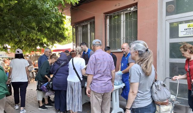 Odunpazarı Belediyesi'nden vatandaşlara aşure ikramı