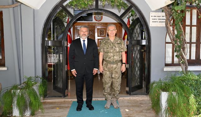 Rektör Adıgüzel’den Kıbrıs Türk Barış Kuvvetleri Komutanlığına ziyaret