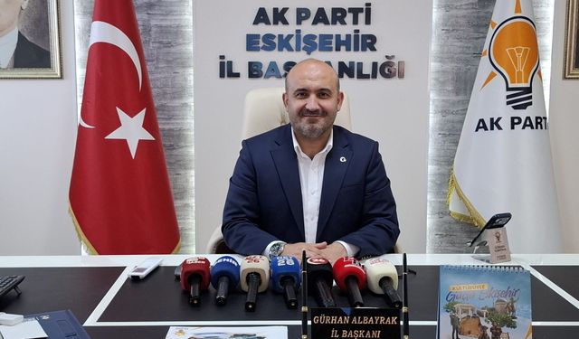 Albayrak: "Bugün Eskişehir'deki belediyeler hangi projeyi yapıyor?"
