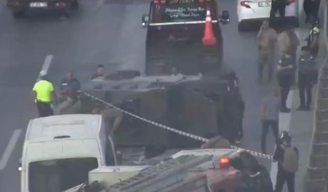 Zincirleme kazaya karışan polis aracı takla attı: 3 yaralı