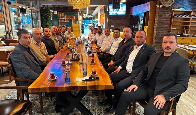 Ülkü Ocakları'nın geçmiş dönem il başkanları yemekte buluştu