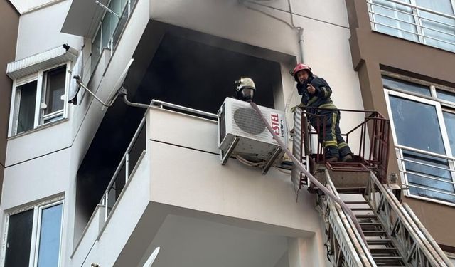 Apartman dairesi yangında kullanılamaz hale geldi