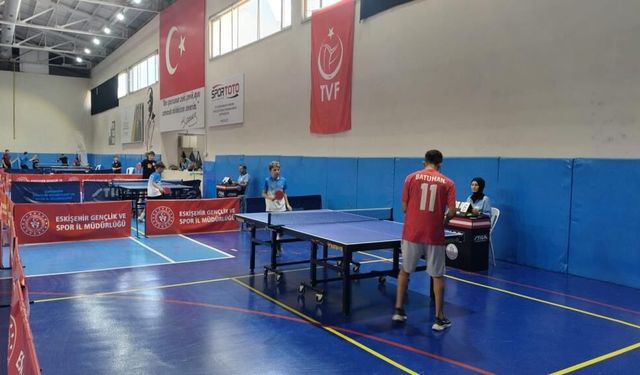 Eskişehir’de çocuklar 30 Ağustos’u masa tenisi turnuvasıyla kutladı