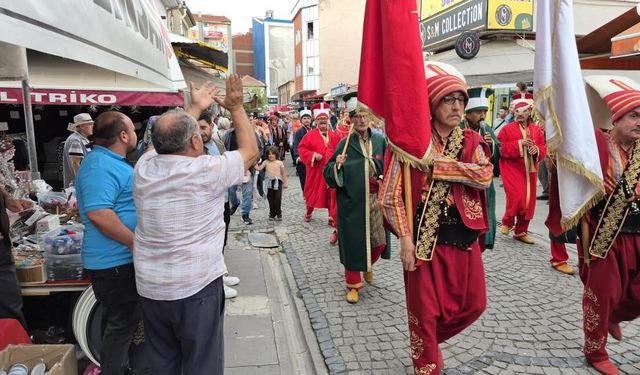 Mehteran takımını görünce çocuklar gibi sevindi: Eskişehir’de renkli anlar