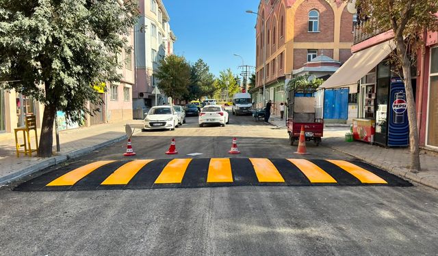 Batıkent Bülent Ecevit Bulvarı’nda yol çizgileri yenilendi