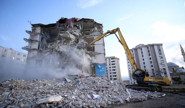 Bina yıkımlarında yeni dönem: Yüksek yapılar ve patlayıcıyla yıkıma sıkı kurallar geldi!