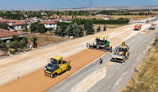Büyükşehir, 100. Yıl Bulvarı’nda asfalt çalışmasını sürdürüyor