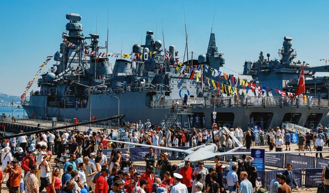 Mavi Vatan'ın gövde gösterisi: TEKNOFEST Gölcük'te rekor katılımla sürüyor