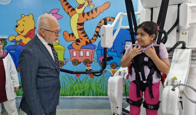 İl Sağlık Müdürü Bildirici, Pediatrik Rehabilitasyon Birimi'ni ziyaret etti