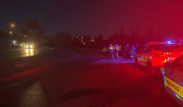Virajı alamayan otobüs iki otomobile çarptı