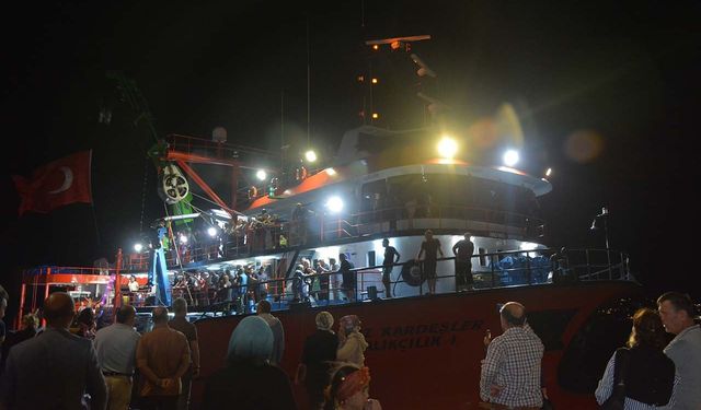 Sinop'ta balıkçılar törenle "Vira Bismillah" dedi