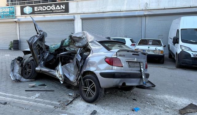 Beton mikseri otomobille çarpıştı: 1’i ağır 5 yaralı
