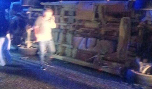Yolcu minibüsü devrildi: 9 yaralı