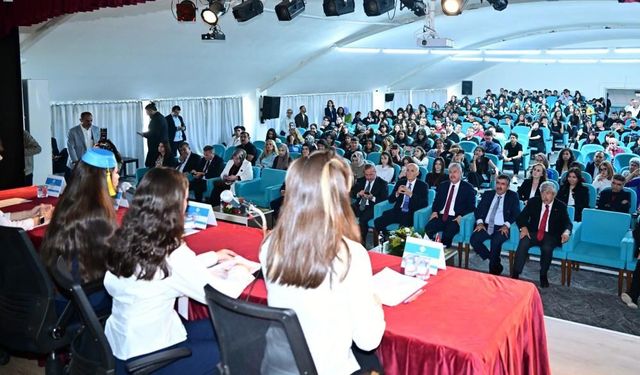 Eskişehir’de gençler Cengiz Dağcı’nın eserlerini konuştu