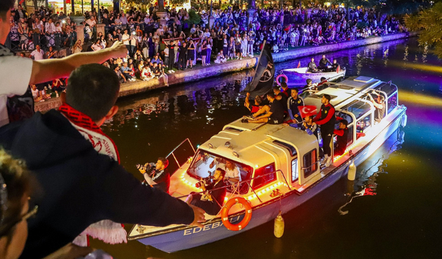 Eskişehirspor, Porsuk Festivali kortejinde yer aldı