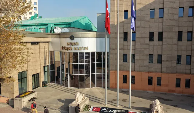 Eskişehir Büyükşehir Belediyesi’nden 100 metre yüksekliğinde bayrak direği yapım ihalesi