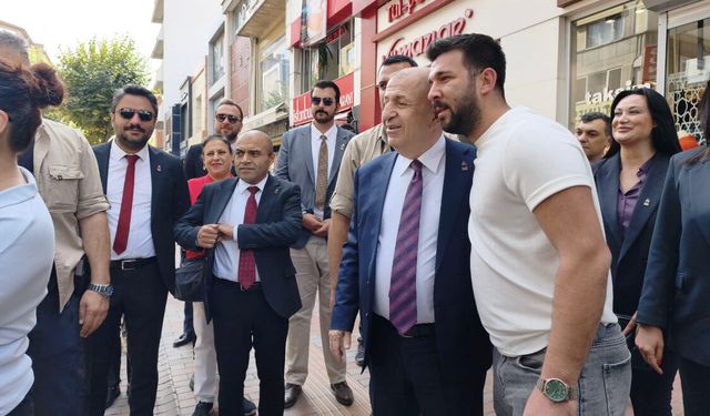 Ümit Özdağ Eskişehir’de esnafı ziyaret etti