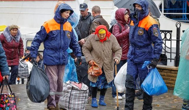 Ukrayna'da işgal altındaki kentte gıda ve su krizi: Halk bahçe otlarıyla besleniyor