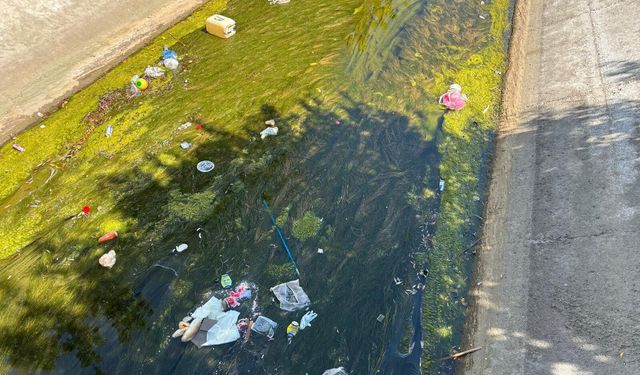 Eskişehir’de sulama kanallarındaki çöpler tepki çekiyor