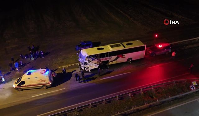 Edirne’de tur otobüsü nar yüklü tır ile çarpıştı: 10 yaralı