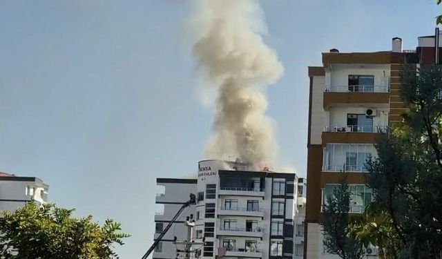Site çatısında yangın paniği