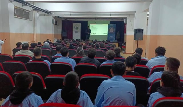 Eskişehir'de öğrenciler siber suçlarla ilgili bilgilendirildi