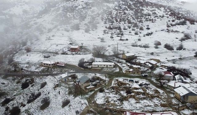 Erzincan’da hava soğudu, zirvelere kar yağdı