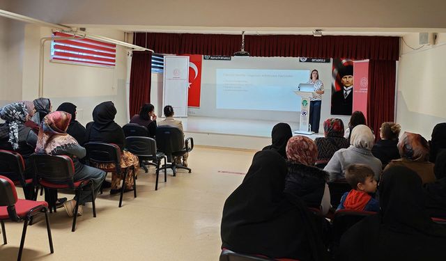 "Bilge Aileden Bilinçli Topluma Projesi" kapsamında velilere seminer verildi