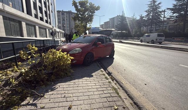 Eskişehir’de alkollü sürücü dehşet saçtı: Minibüse ve ağaca çarptı