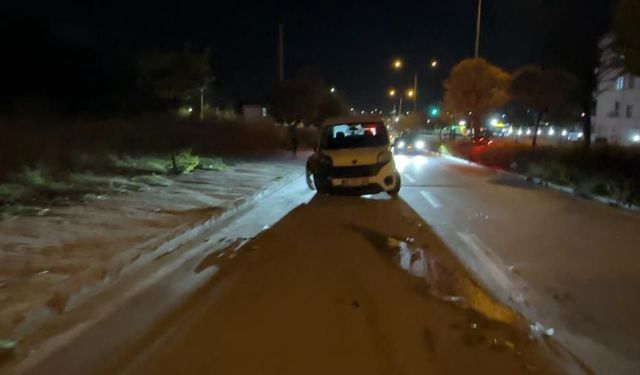 Eskişehir’de otomobil ile hafif ticari araç çarpıştı