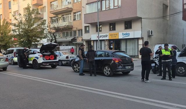Eskişehir'de otomobile arkadan çarpan motosikletin sürücüsü yaralandı